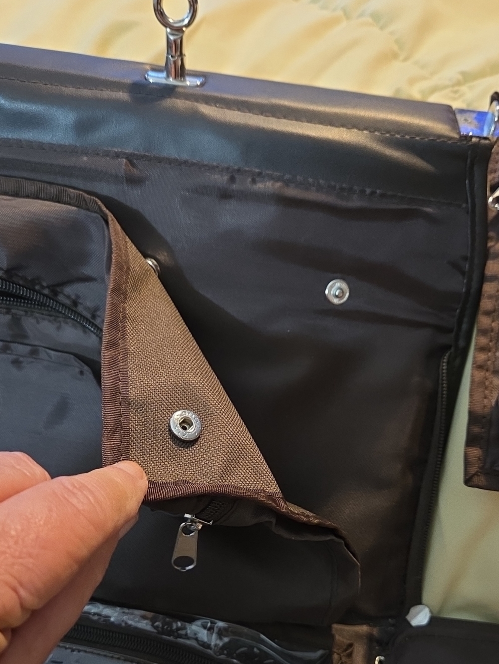 "LG" Monogram Travel bag - Picture 3 of 9